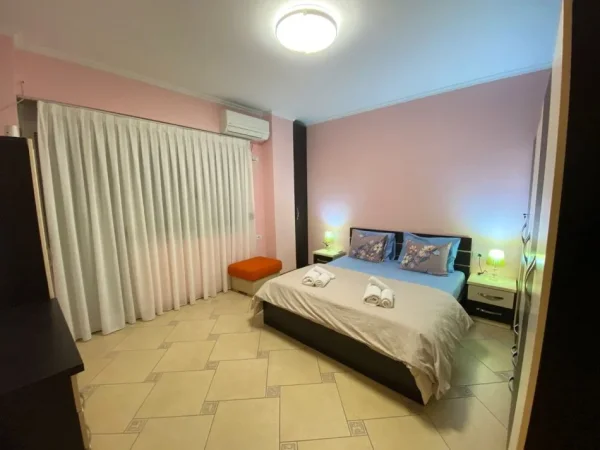 Tirane, jepet me qera apartament 2+1 Kati 3, 90 m² 700 € (selvia)