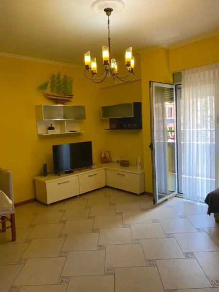 Tirane, jepet me qera apartament 2+1 Kati 3, 90 m² 700 € (selvia)