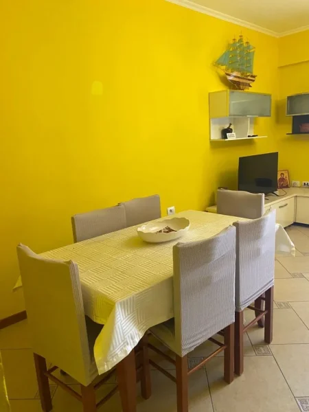 Tirane, jepet me qera apartament 2+1 Kati 3, 90 m² 700 € (selvia)