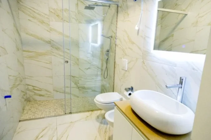 Tirane, jepet me qera apartament super 2+1+Ballkon Kati 7, 115 m² 700 € (Green city, Astir)