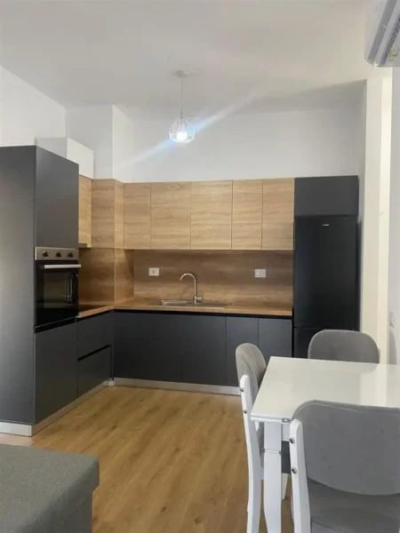 Tirane, jepet me qera apartament 2+1 Kati 7, 70 m² 550 € (ali demi)