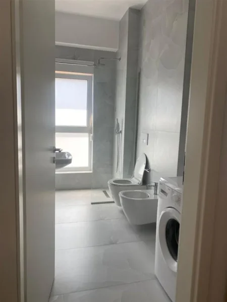 Tirane, jepet me qera apartament 2+1 Kati 7, 70 m² 550 € (ali demi)