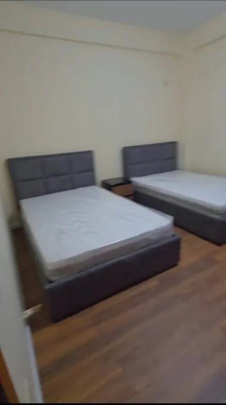 Tirane, jepet me qera apartament 2+1+Ballkon Kati 4, 135 m² 600 € (porcelan)