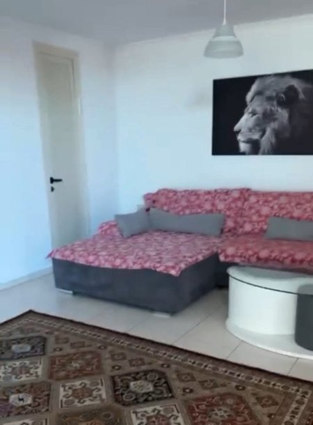 Tirane, jepet me qera apartament 1+1+Ballkon Kati 8, 70 m² 500 € (Rruga Fortuzi)