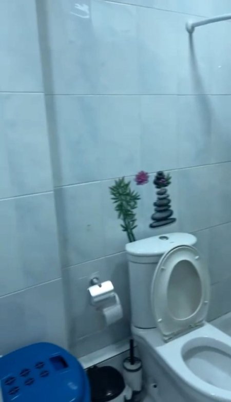 Tirane, jepet me qera apartament 1+1+Ballkon Kati 8, 70 m² 500 € (Rruga Fortuzi)