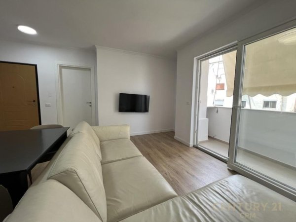 Tirane, jepet me qera apartament 2+1 Kati 3, 77 m² 750 € (Pazari i Ri)