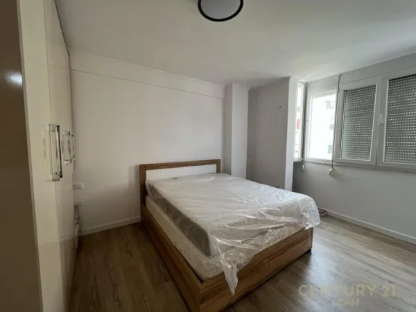 Tirane, jepet me qera apartament 2+1 Kati 3, 77 m² 750 € (Pazari i Ri)
