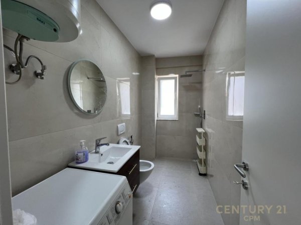 Tirane, jepet me qera apartament 2+1 Kati 3, 77 m² 750 € (Pazari i Ri)