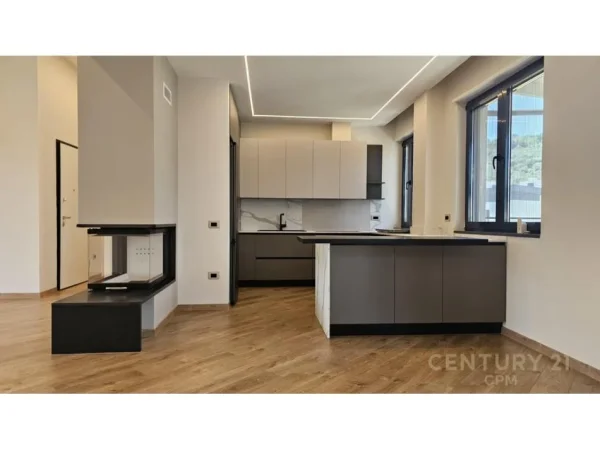 Tirane, jepet me qera apartament 3+1+Ballkon Kati 2, 170 m² 1.500 € (Liqeni i Thate)