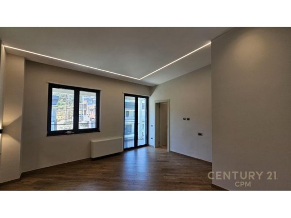 Tirane, jepet me qera apartament 3+1+Ballkon Kati 2, 170 m² 1.500 € (Liqeni i Thate)