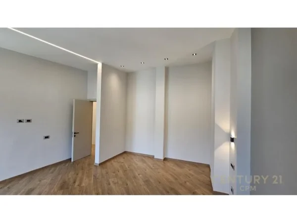 Tirane, jepet me qera apartament 3+1+Ballkon Kati 2, 170 m² 1.500 € (Liqeni i Thate)