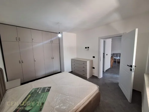 Tirane, jepet me qera apartament 2+1 Kati 1, 80 m² 700 € (Rruga Riza Cerova)