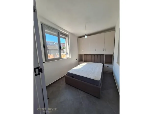 Tirane, jepet me qera apartament 2+1 Kati 1, 80 m² 700 € (Rruga Riza Cerova)