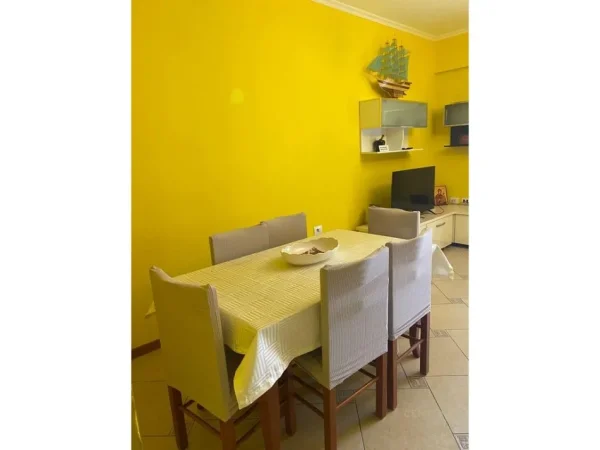 Tirane, jepet me qera apartament 1+1 Kati 2, 102 m² 750 € (Rruga e Dibrez)
