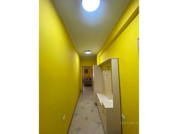 Tirane, jepet me qera apartament 1+1 Kati 2, 102 m² 750 € (Rruga e Dibrez)