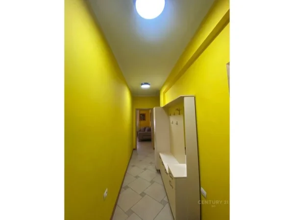 Tirane, jepet me qera apartament 1+1 Kati 2, 102 m² 750 € (Rruga e Dibrez)