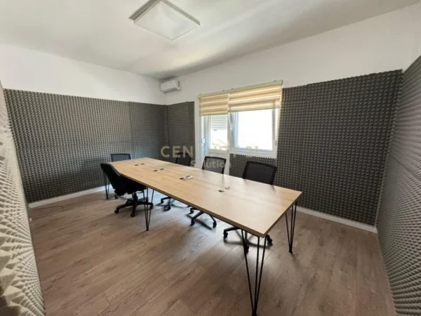 Tirane, jepet me qera apartament 3+1 Kati 3, 109 m² 850 € 