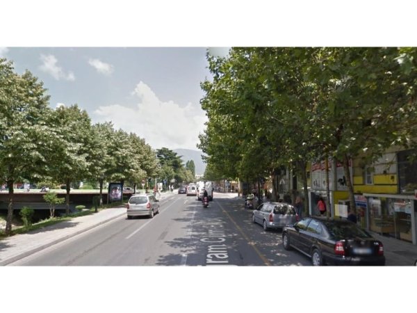 Tirane, jepet me qera ambjent biznesi Kati 0, 40 m² 500 € (Rruga e Elbasanit)