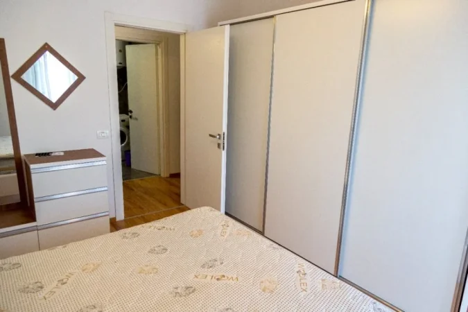 Tirane, jepet me qera apartament 2+1+Ballkon Kati 7, 115 m² 700 € (Green City)