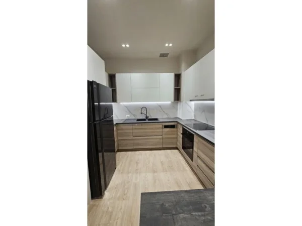 Tirane, jepet me qera apartament Kati 2, 135 m² 1.000 € (Liqeni thate)