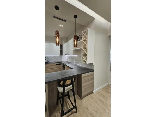 Tirane, jepet me qera apartament Kati 2, 135 m² 1.000 € (Liqeni thate)