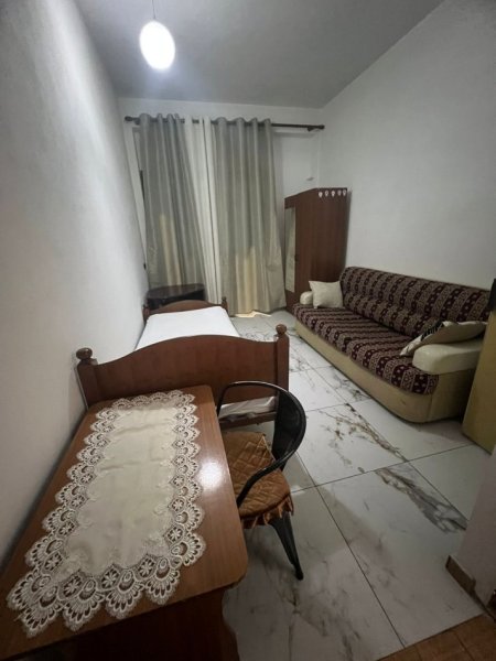 Tirane, jepet me qera garsonier Kati 1, 30 m² 270 € (Rruga e Kavajes perballe Delijorgjit)