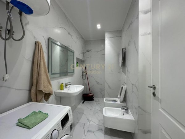 Tirane, jepet me qera apartament 2+1+Ballkon Kati 6, 115 m² 550 € (Astir)