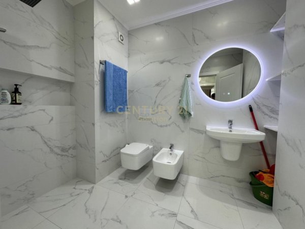 Tirane, jepet me qera apartament 2+1+Ballkon Kati 6, 115 m² 550 € (Astir)
