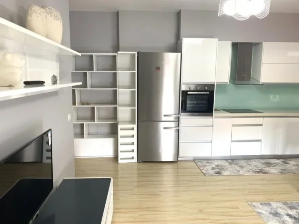 Tirane, jepet me qera apartament 1+1 Kati 5, 95 m² 750 € (Myslym shyri)