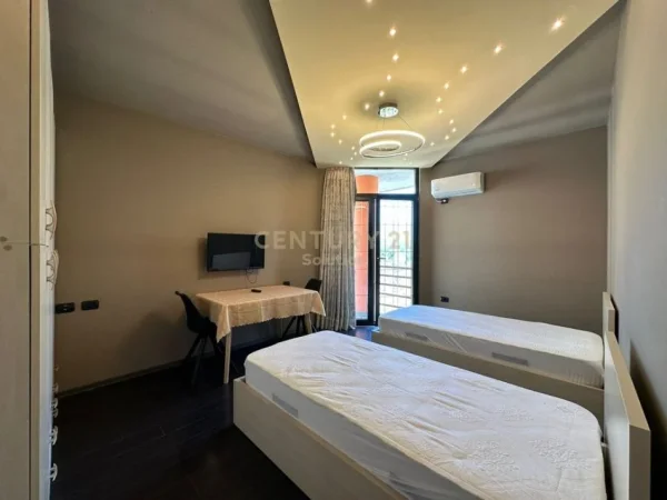 Tirane, jepet me qera apartament 2+1 Kati 4, 115 m² 1.200 € (Kopshti zologjik)