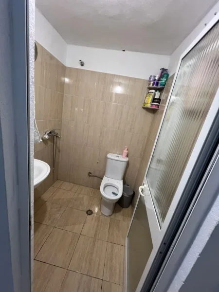 Tirane, jepet me qera apartament 1+1 Kati 1, 40 m² 350 € (Kodra e Diellit)