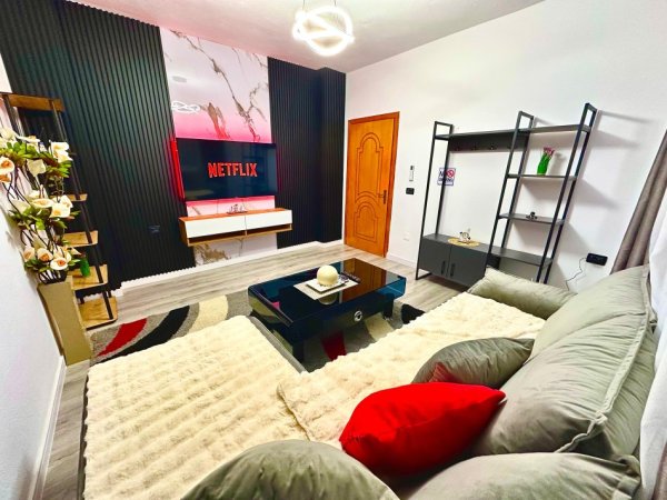 1+1 Pazari i Ri (€520)