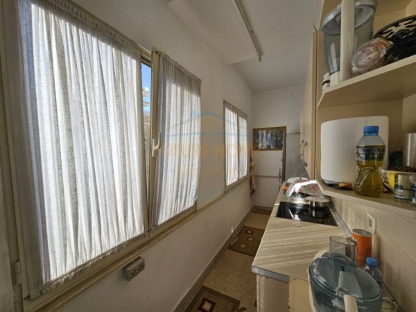 Tirane, shitet apartament 2+1+Ballkon Kati 3, 124 m² 219.000 € (Liqeni i Thate)