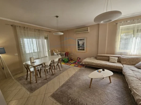 Tirane, shitet apartament 2+1+Ballkon Kati 3, 124 m² 219.000 € (Liqeni i Thate)