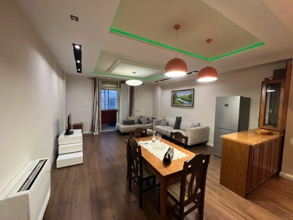 Tirane, jepet me qera apartament 2+1+Ballkon Kati 6, 107 m² 450 € 