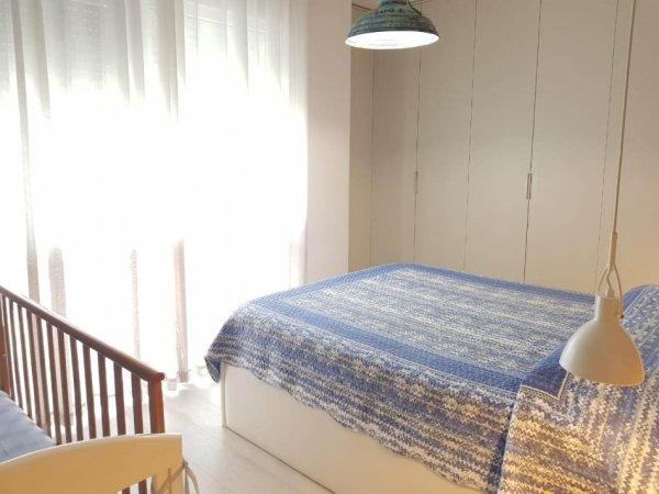 Tirane, jepet me qera apartament 1+1+Aneks+Ballkon Kati 3, 65 m² 551 € (Komuna parisit)