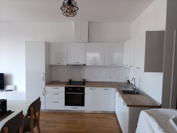 Tirane, jepet me qera apartament 2+1+Aneks+Ballkon Kati 9, 96 m² 700 € (Tek ura big market)