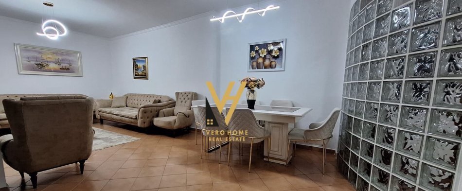 Tirane, shitet apartament 2+1+Ballkon Kati 3, 111 m² 250.000 € (KOMUNA E PARISIT)
