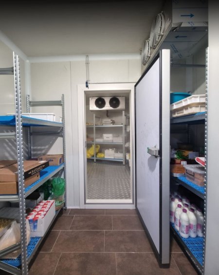 Tirane, shitet ambjent biznesi Kati 0, 260 m² 