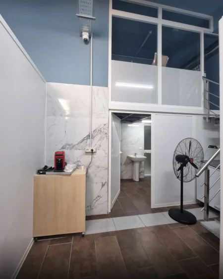 Tirane, shitet ambjent biznesi Kati 0, 260 m² 