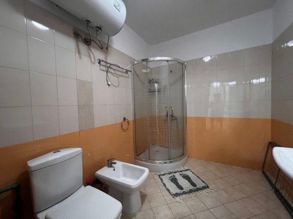 Tirane, jepet me qera apartament 2+1 Kati 8, 110 m² 600 €
