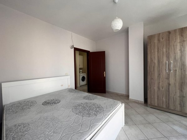Tirane, jepet me qera apartament 2+1 Kati 8, 110 m² 600 €