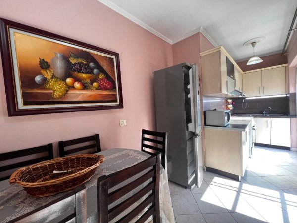 Tirane, jepet me qera apartament 2+1 Kati 8, 110 m² 600 €