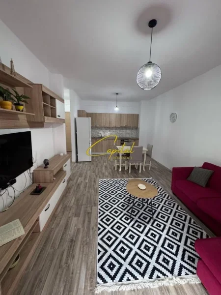 Tirane, jepet me qera apartament 1+1 Kati 2, 80 m² 450 € (ASTIR)