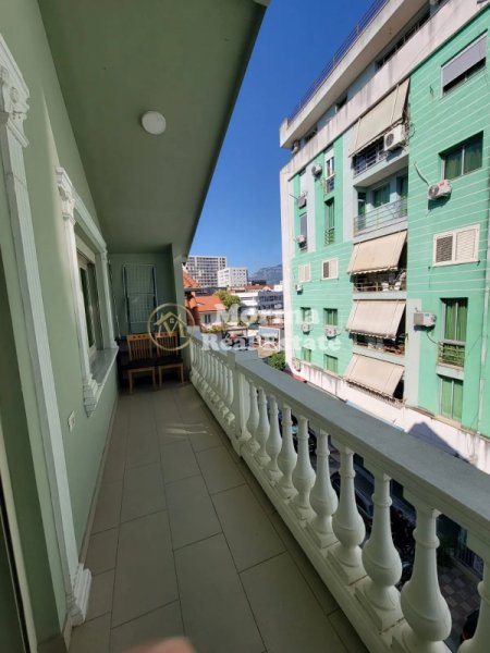 Tirane, jepet me qera apartament 1+1 Kati 3, 80 m² 500 € (Zogu i Zi)