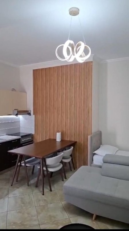 Tirane, jepet me qera apartament 1+1 Kati 4, 63 m² 500 € (Prane Gjimnazit Besnik Sykja)