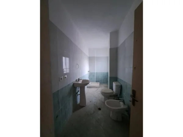 Tirane, shitet apartament 2+1+Aneks+Ballkon Kati 5, 113 m² 90.300 € (rruga e thesarit)