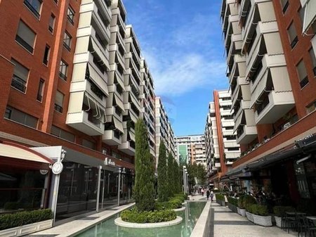 Tirane, shitet ambjent biznesi Kati 0, 142 m² 40.000 € 