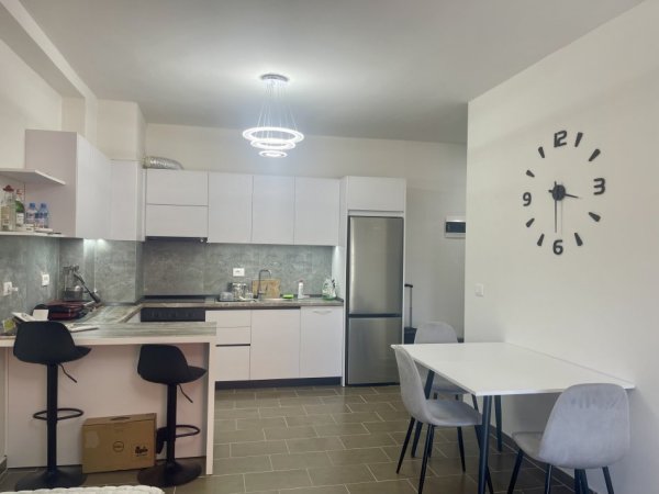 Tirane, jepet me qera apartament 1+1+Ballkon Kati 8, 67 m² 500 € (Kompleksi Golden Park, Përballë Spitalit Amerikan 3)