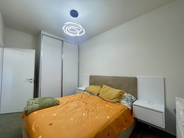 Tirane, jepet me qera apartament 1+1+Ballkon Kati 8, 67 m² 500 € (Kompleksi Golden Park, Përballë Spitalit Amerikan 3)